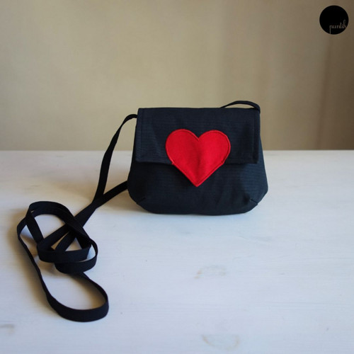 Srdíčková minikabelka — foto 1