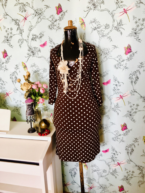 Šaty retro dots v čokoládě — foto 1