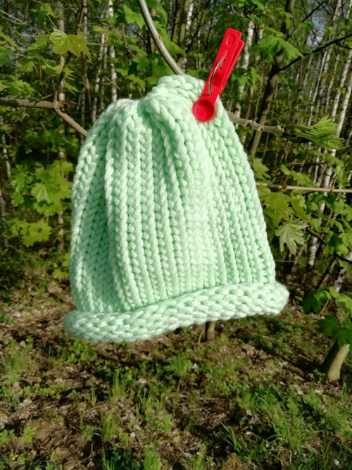 Pletená čepice (pastelově zelená)