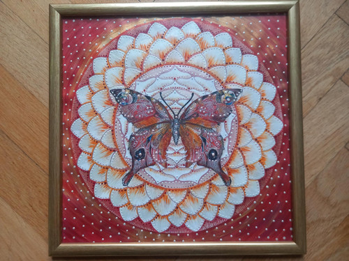 Zlato-měděná mandala MOTÝL - 33 x 33 cm