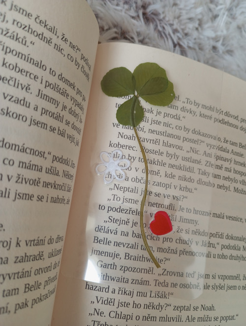 Čtyřlístková záložka do knihy červenobílá 3