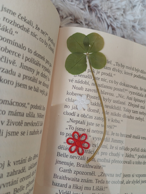 Čtyřlístková záložka do knihy červenobílá 4
