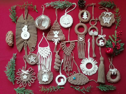 Macramé a háčkované vánoční ozdoby — foto 1