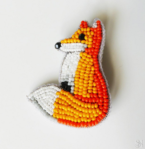 Handmade šitá korálková brošňa líška