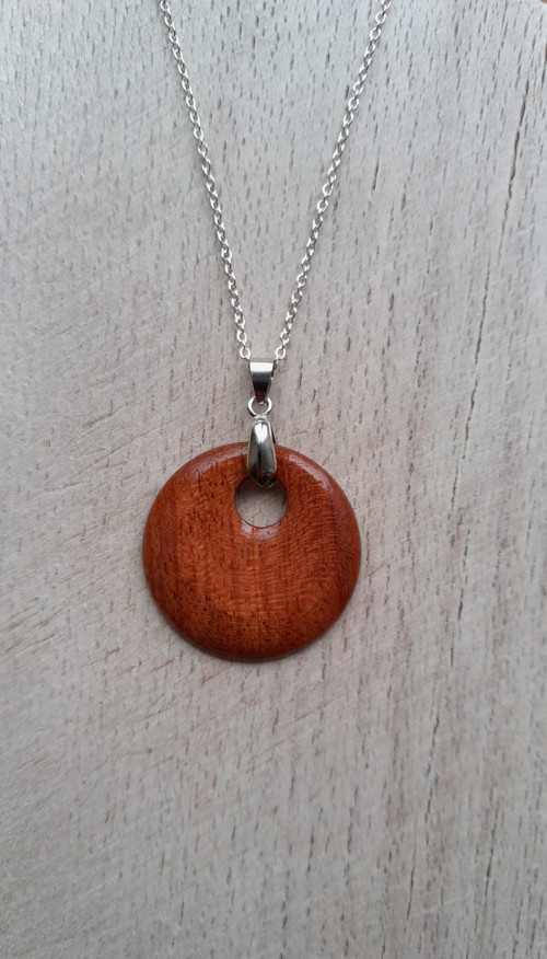 Přívěsek ze dřeva bubinga (č.102)