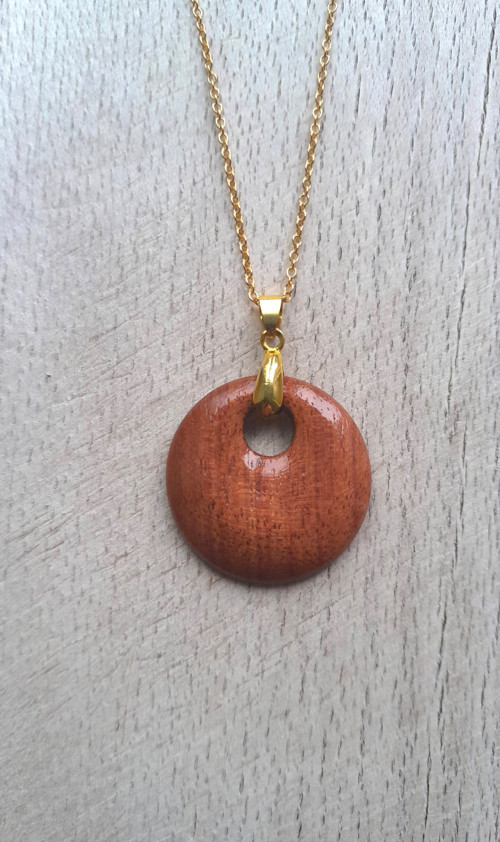 Přívěsek ze dřeva bubinga (č .105)
