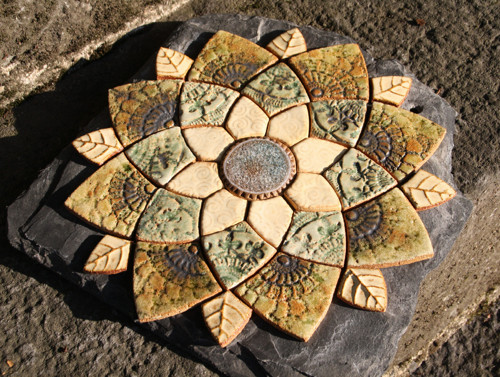 Mandala z keramických komponentů 64
