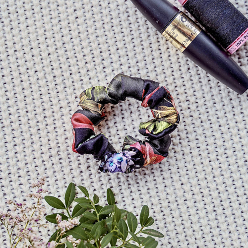 FLORA'S DRESS - hedvábná scrunchie MINI