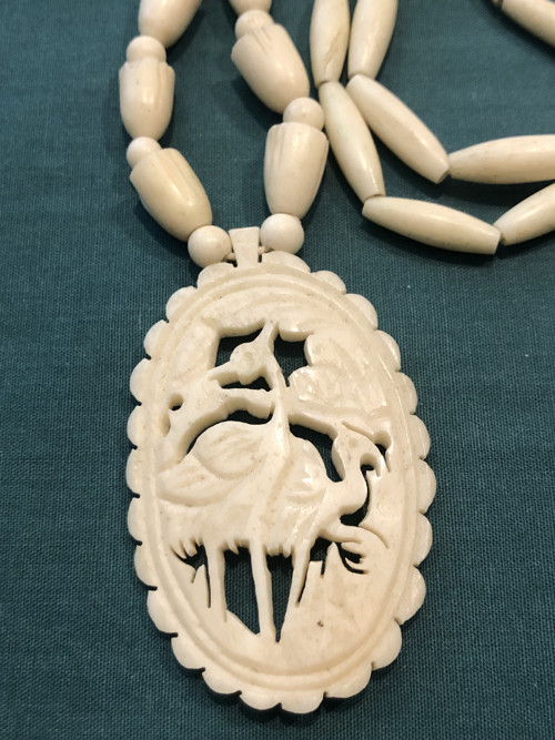Starožitný náhrdelník Art Deco kost volavky