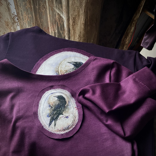 "Deep Violet", extrapružné bezešvé triko — foto 1