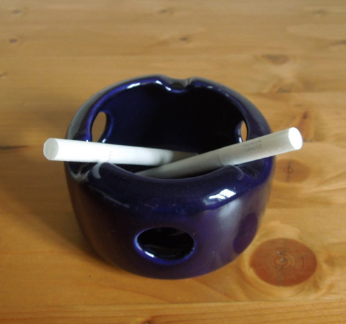 Autorský porcelánový popelník