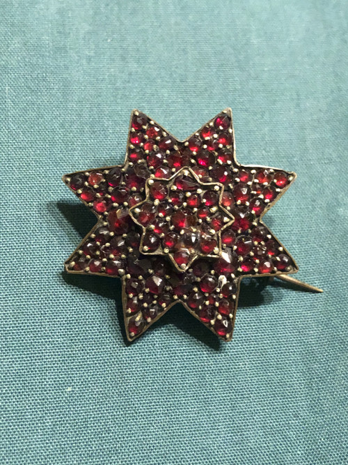 Český granát starožitná R-U brož hvězda 2 patra