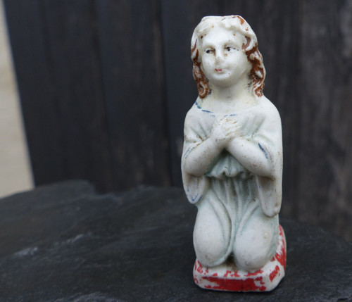 K modlitbě...drobná porcelánová soška