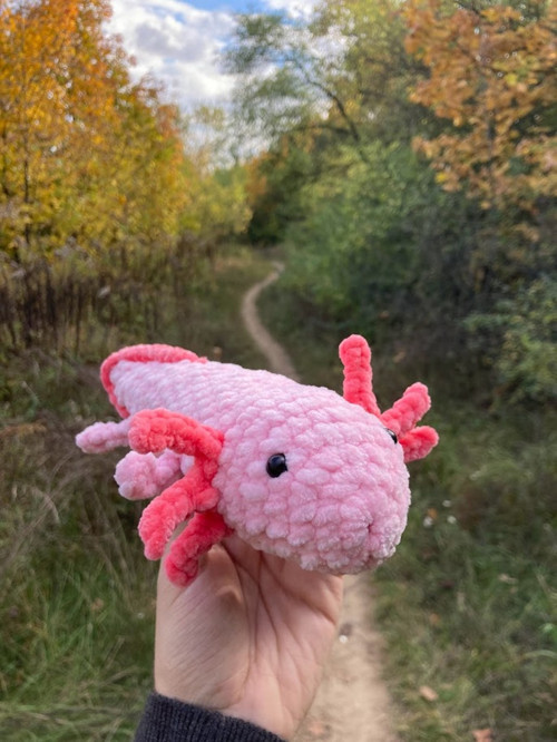 Růžový háčkovaný axolotl