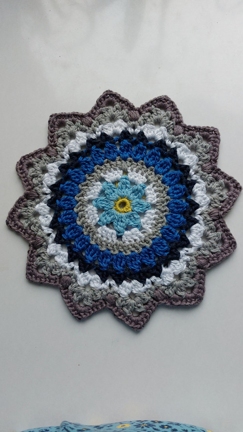 Háčkovaná podložka - mandala