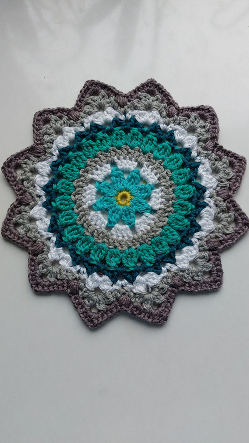 Háčkovaná podložka - mandala