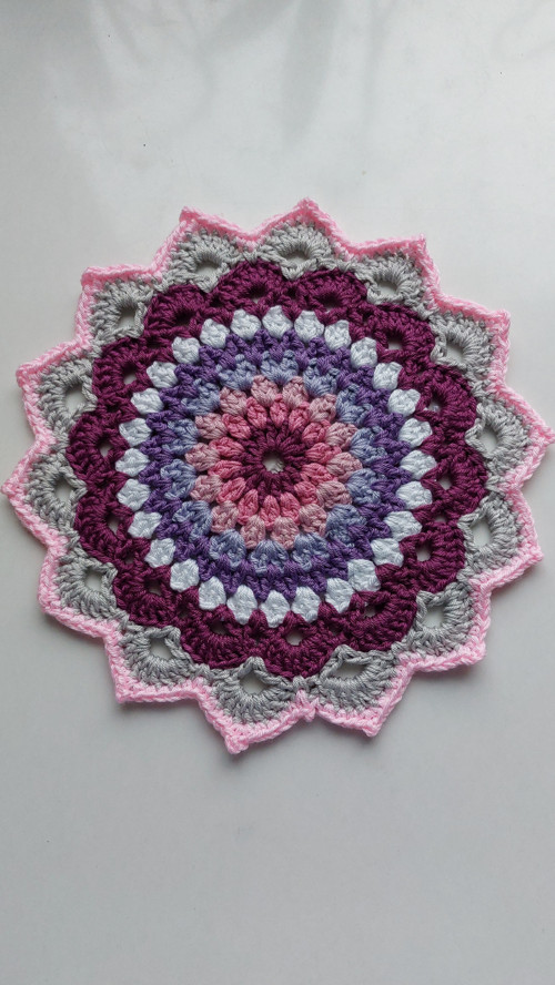 Háčkovaná podložka - mandala