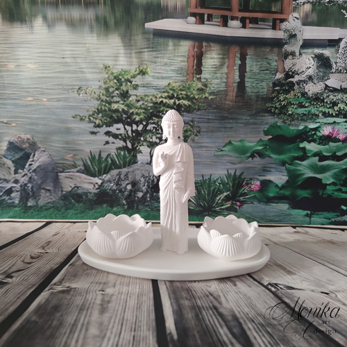 BUDDHA s lotosovými květy