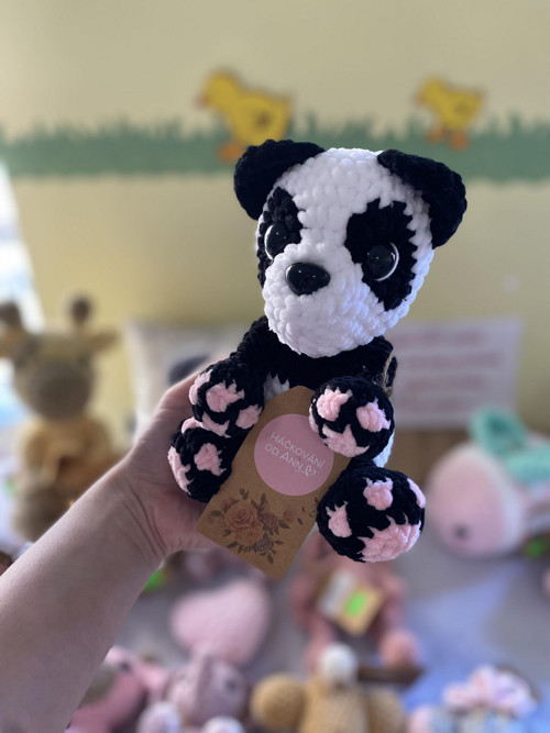 Háčkovaná sedící panda — foto 1