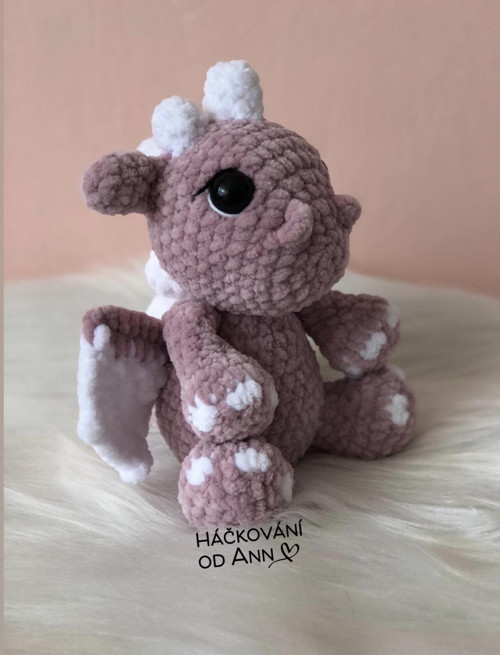 Háčkovaný růžový dráček — foto 1