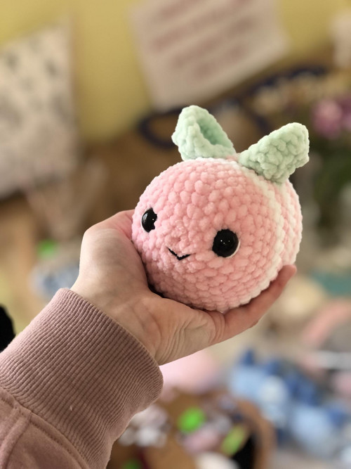 Háčkovaná jahůdková včelička — foto 1