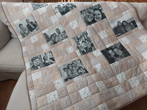 Něžná béžová deka s fotografiemi - typ náročná