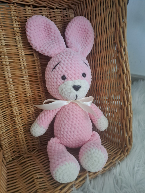 Háčkovaný zajačik ružový