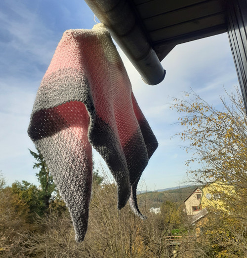 Bílo-růžovo-šedý pléd — foto 1