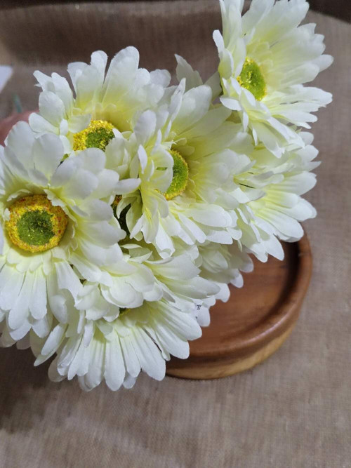 Umělá gerbera krémová