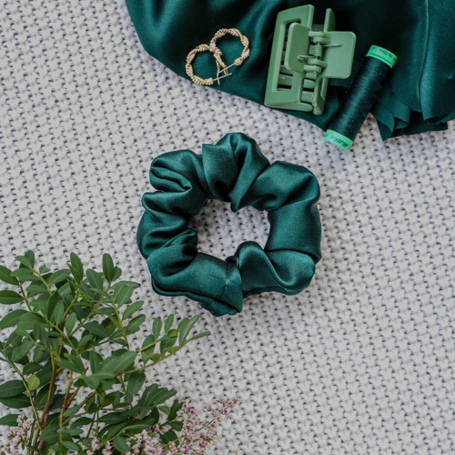 BOTTLE GREEN - hedvábná scrunchie KLASIK