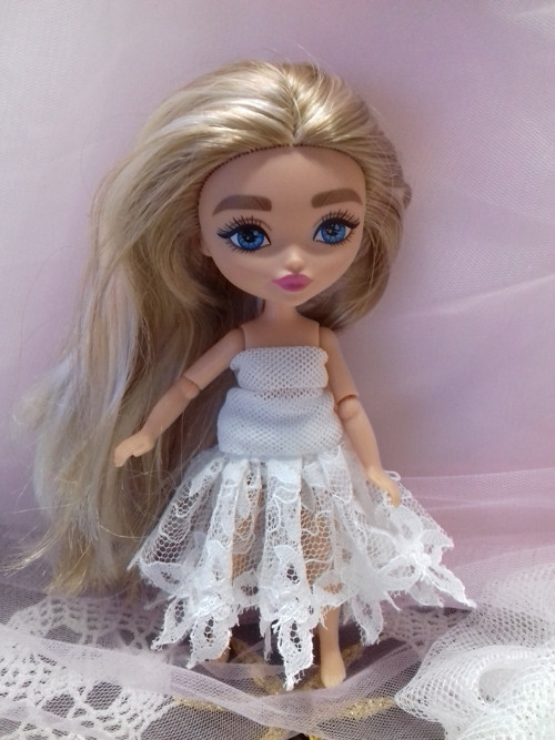 Šatičky pro panenky Barbie Extra Minis