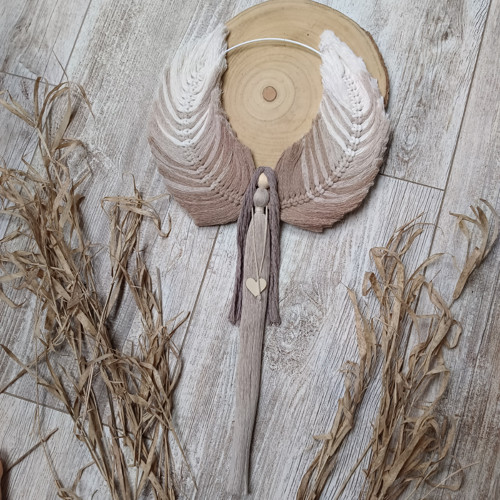 Macramé anděl na kruhu