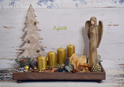 Vánoční adventní dekorace na dřevě. — foto 1