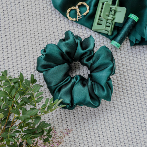 BOTTLE GREEN - hedvábná scrunchie JUMBO