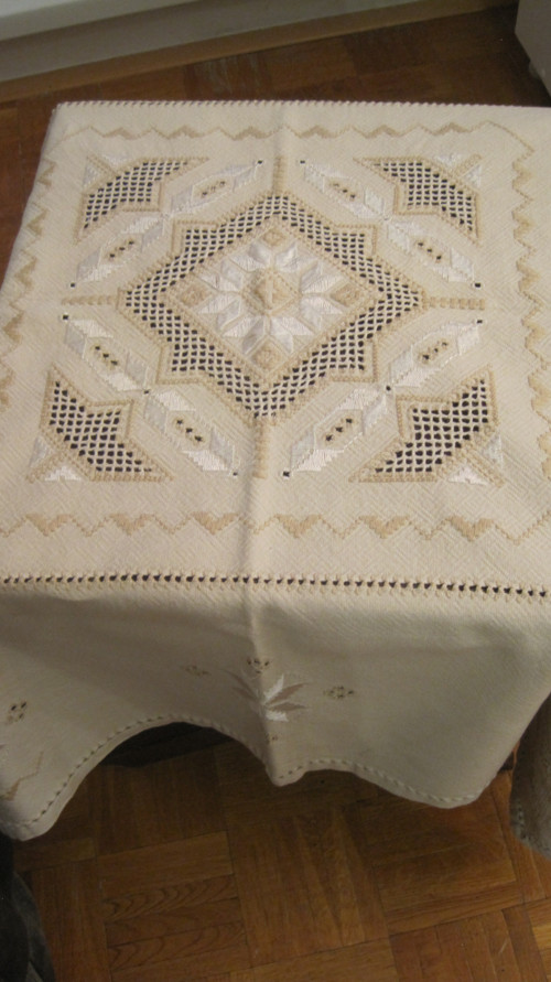 Vyšívaná hrubá dečka vintage 85cm — foto 1