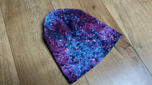 Čepice se vzorefm glitrů