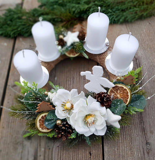 Adventní věneček s andílkem — foto 1