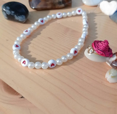 Phone charm se srdíčky - přívěsek na telefon