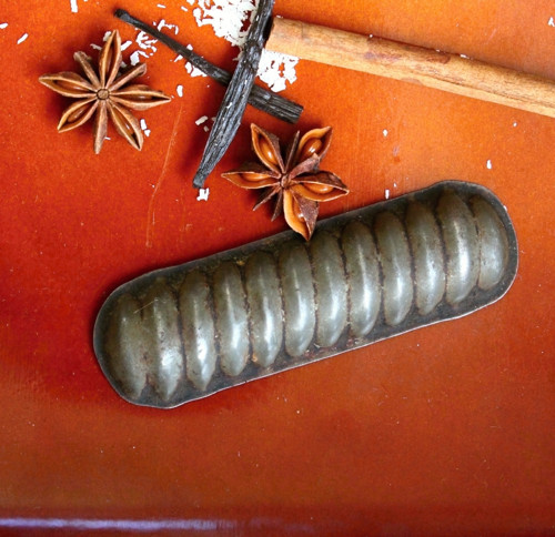 Starožitná formička 10,5 cm