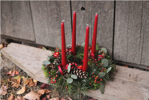 Adventní věneček červený