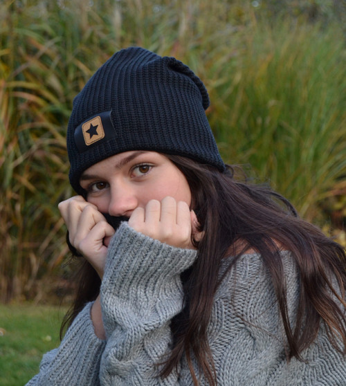 Čepička spadlá černá — foto 1
