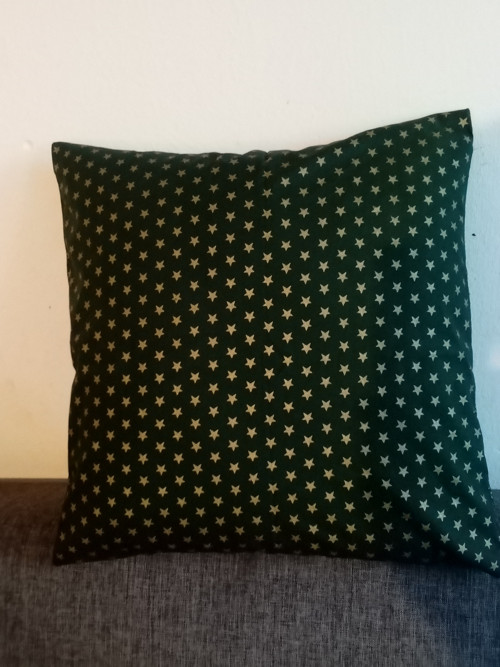 Vánoční zlaté hvězdy na zelené 40x40