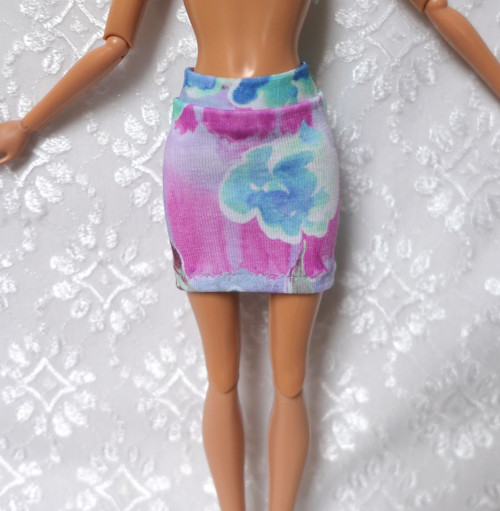 Barbie - natahovací sukně — foto 1