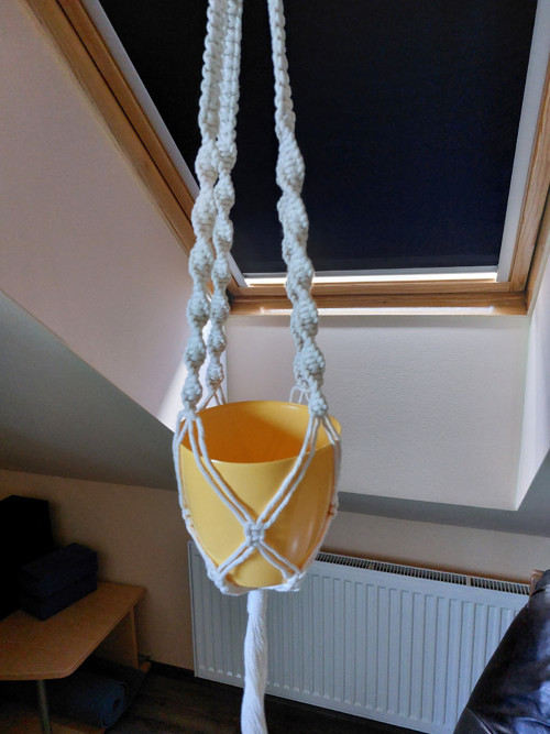 Macramé závěs na květináč — foto 1