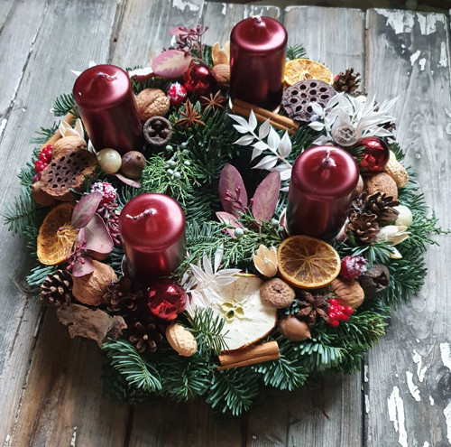 ADVENTNÍ VĚNEC: bordóbílý