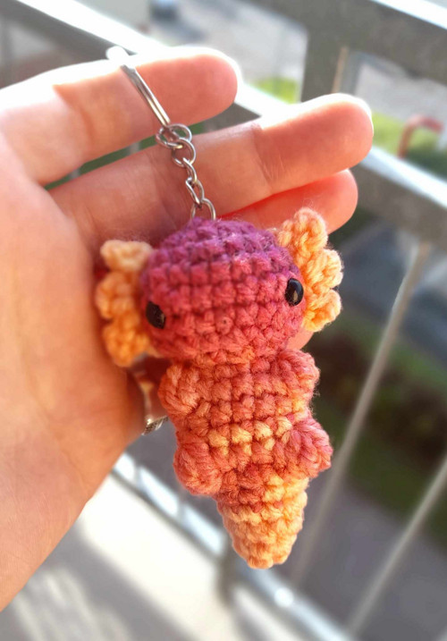 Mini axolotl přívěsek — foto 1