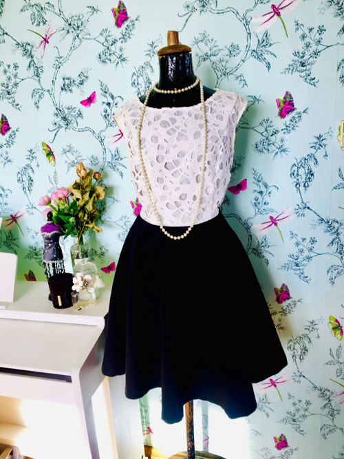 Šaty černobílé retro padesátkový look — foto 1