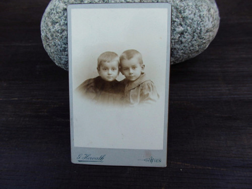 Bratři - kabinetka