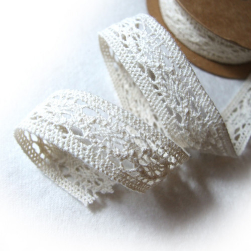 Krajka béžová, š. 1,8 cm, 1 m
