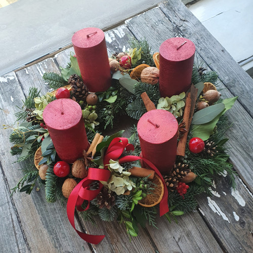 ADVENTNÍ VĚNEC: rustikální svíčky červené